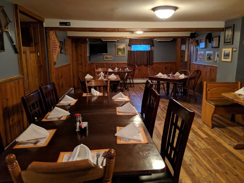 Front view of Larry's Chinese Restaurant and Bar.
